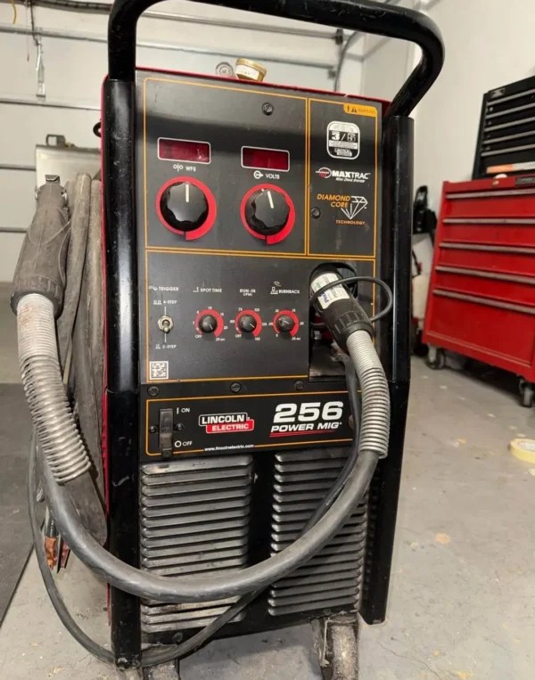 Lincoln Power MIG 256 Welder