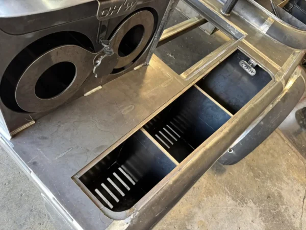 2022 Ford F-350 Super Duty welding bed,